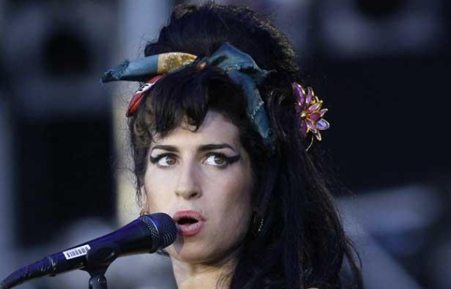 La chanteuse Amy WInehouse lors du festival Arganda del Rey en juin 2008.
La chanteuse Amy WInehouse lors du festival Arganda del Rey en juin 2008.