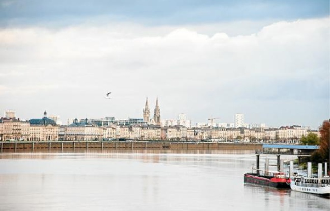 Vue de Bordeaux, ville classée au patrimoine mondial de l'UNESCO. Vue de Bordeaux, ville classée au patrimoine mondial de l'UNESCO.