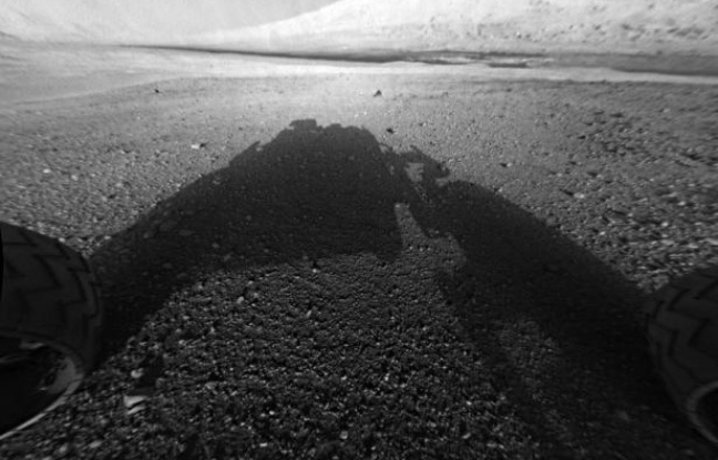 Une photographie du Mount Sharp, sur Mars, prise par le rover Curiosity le 6 août 2012. Une photographie du Mount Sharp, sur Mars, prise par le rover Curiosity le 6 août 2012.