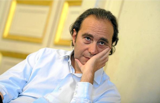 Xavier Niel, le patron de Free, a l'ambition de réduire de moitié la facture mobile des ménages. Xavier Niel, le patron de Free, a l'ambition de réduire de moitié la facture mobile des ménages.