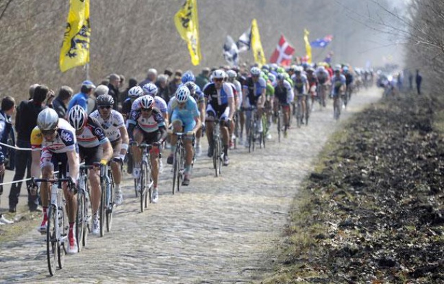 Le peloton du Paris-Roubaix 2013 dans la tranchée d'Arenberg.
Le peloton du Paris-Roubaix 2013 dans la tranchée d'Arenberg.