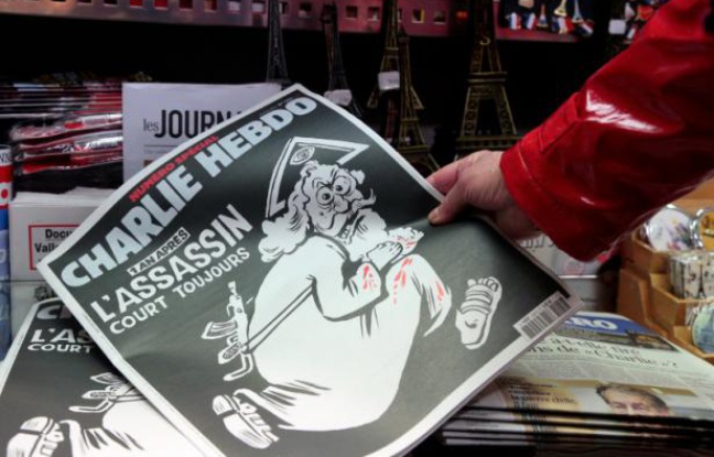 Le numéro anniversaire de Charlie Hebdo en kiosque le 6 janvier 2016 à Paris Le numéro anniversaire de Charlie Hebdo en kiosque le 6 janvier 2016 à Paris
