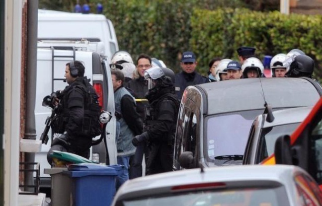 Mohamed Merah expliquait poursuivre "un but précis" dans le choix de ses victimes, selon ses conversations avec la police lors du siège de son appartement les 21 et 22 mars, échanges dont Libération publie 173 pages mardi sur son site internet. Mohamed Merah expliquait poursuivre "un but précis" dans le choix de ses victimes, selon ses conversations avec la police lors du siège de son appartement les 21 et 22 mars, échanges dont Libération publie 173 pages mardi sur son site internet.