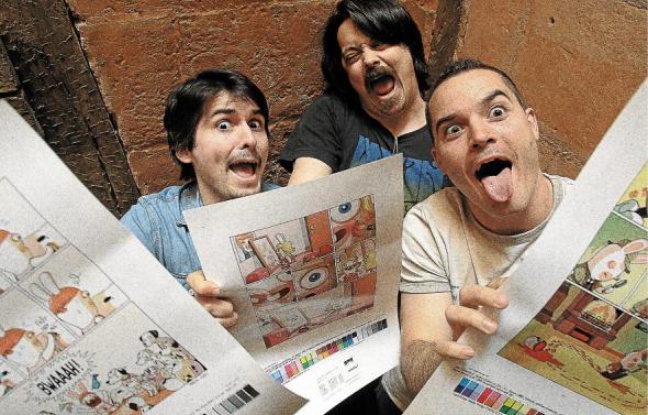 Romain Pujol, Gorebeï et Tithaume, un trio déjanté pour un album décalé. Romain Pujol, Gorebeï et Tithaume, un trio déjanté pour un album décalé.