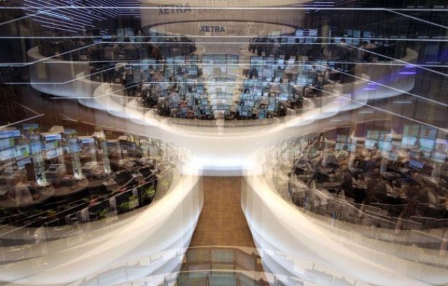 Au lendemain du signal fort envoyé par la Banque centrale européenne (BCE) sur son engagement pour l'euro, les marchés financiers ont poursuivi vendredi leur hausse, mais à un rythme plus modéré, quelques peu refroidis par des chiffres de l'emploi américains contrastés. Au lendemain du signal fort envoyé par la Banque centrale européenne (BCE) sur son engagement pour l'euro, les marchés financiers ont poursuivi vendredi leur hausse, mais à un rythme plus modéré, quelques peu refroidis par des chiffres de l'emploi américains contrastés.