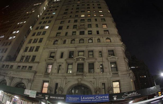 Vue de l'immeuble situé au 71 Broadway, à Manhattan, où Dominique Strauss-Kahn vit en résidence surveiléle, le 20 mai 2011. Vue de l'immeuble situé au 71 Broadway, à Manhattan, où Dominique Strauss-Kahn vit en résidence surveiléle, le 20 mai 2011.
