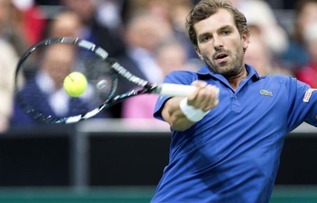 Le Français Julien Benneteau a fait sensation en éliminant dès les quarts de finale du tournoi de Rotterdam l'ancien N.1 mondial et tenant du titre, Roger Federer, vendredi. Le Français Julien Benneteau a fait sensation en éliminant dès les quarts de finale du tournoi de Rotterdam l'ancien N.1 mondial et tenant du titre, Roger Federer, vendredi.