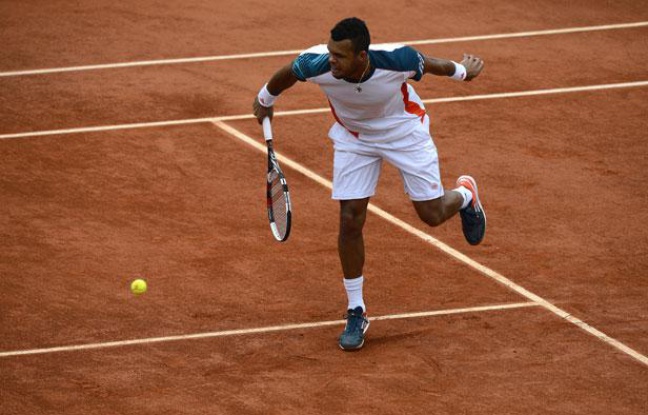 Le Français Jo-Wilfried Tsonga, le 4 juin 2012, contre Stan Wawrinka, à Roland-Garros. Le Français Jo-Wilfried Tsonga, le 4 juin 2012, contre Stan Wawrinka, à Roland-Garros.