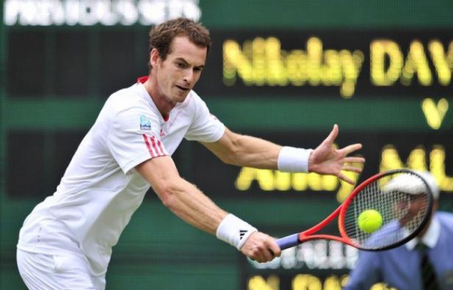 Rafael Nadal et Andy Murray ont franchi tous les deux sans perdre un set le premier tour de Wimbledon mardi, mais le Britannique a laissé une bien meilleure impression que l'Espagnol, peut-être parce que son jeu s'adapte plus naturellement au gazon. Rafael Nadal et Andy Murray ont franchi tous les deux sans perdre un set le premier tour de Wimbledon mardi, mais le Britannique a laissé une bien meilleure impression que l'Espagnol, peut-être parce que son jeu s'adapte plus naturellement au gazon.