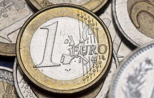 Des pièces de monnaie en euro. Des pièces de monnaie en euro.