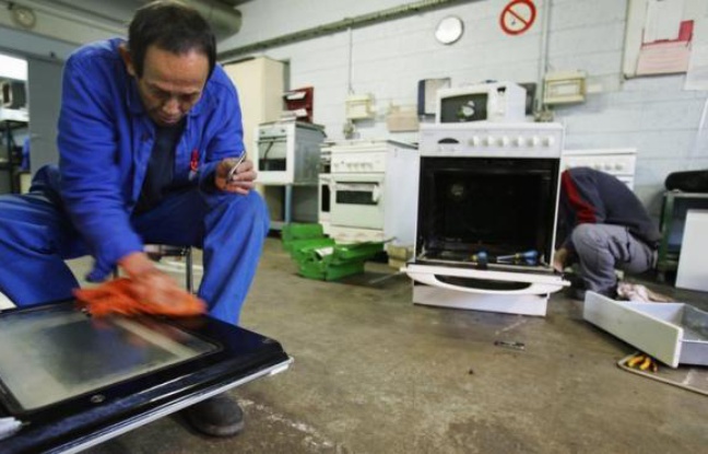Le recyclage de vieux réfrigérateurs, gazinières, ordinateurs et autres équipements électriques et électroniques (DEEE) a permis d'économiser près de 298.000 barils de pétrole brut l'an dernier, a annoncé vendredi l'éco-organisme Eco-systèmes chargé de la gestion de ces déchets. Le recyclage de vieux réfrigérateurs, gazinières, ordinateurs et autres équipements électriques et électroniques (DEEE) a permis d'économiser près de 298.000 barils de pétrole brut l'an dernier, a annoncé vendredi l'éco-organisme Eco-systèmes chargé de la gestion de ces déchets.