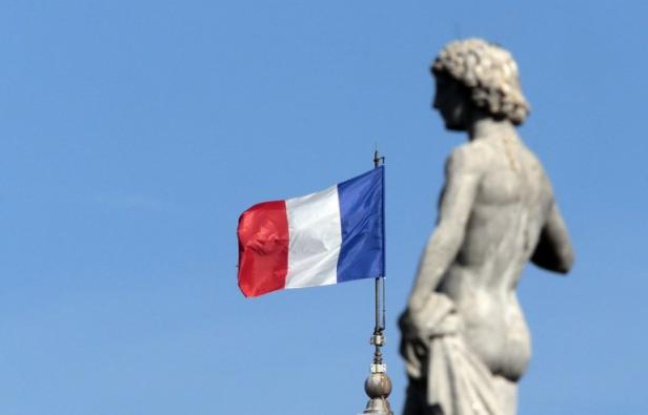 Le Sénat a supprimé samedi le crédit d'impôt compétitivité et emploi (CICE), une des principales mesures prévues par le projet de loi de finances rectificative (PLFR) pour 2012, les sénateurs communistes mais aussi écologistes y étant opposés, comme la droite. Le Sénat a supprimé samedi le crédit d'impôt compétitivité et emploi (CICE), une des principales mesures prévues par le projet de loi de finances rectificative (PLFR) pour 2012, les sénateurs communistes mais aussi écologistes y étant opposés, comme la droite.