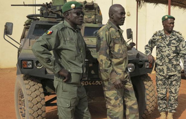 Des soldats maliens à Sevare (Mali), le 25 janvier 2013. Des soldats maliens à Sevare (Mali), le 25 janvier 2013.