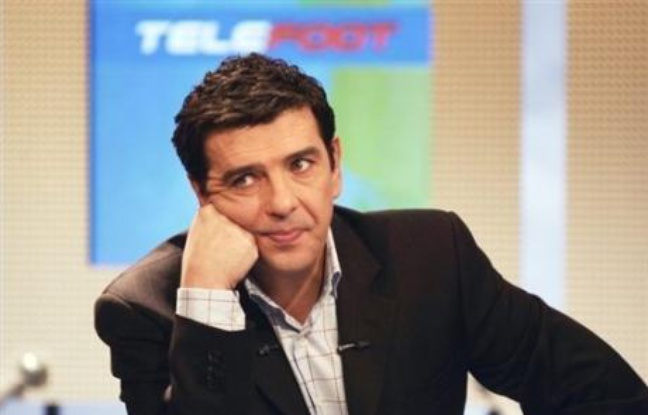 L'une des figures du journalisme sportif, Thierry Gilardi, qui assurait les commentaires des grandes rencontres de football sur TF1, est décédé mardi après-midi à l'âge de 49 ans des suites d'une crise cardiaque qui l'a frappé dans la matinée, a-t-on appris auprès de TF1. L'une des figures du journalisme sportif, Thierry Gilardi, qui assurait les commentaires des grandes rencontres de football sur TF1, est décédé mardi après-midi à l'âge de 49 ans des suites d'une crise cardiaque qui l'a frappé dans la matinée, a-t-on appris auprès de TF1.
