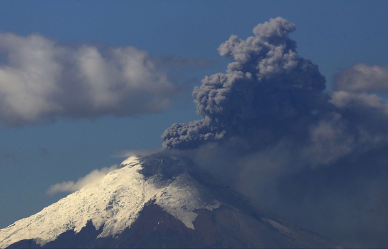 Grande Quantité De Pluie Qui S Abat Soudainement VIDEO. Equateur: Une pluie de cendres volcaniques s'abat sur le centre