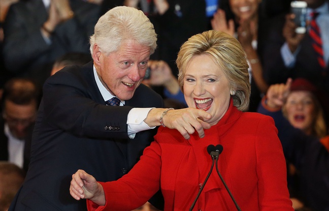 Hillary Clinton a terminé dans l'Iowa à quasi-égalité avec son adversaire Bernie Sanders, le 1er février 2016. Hillary Clinton a terminé dans l'Iowa à quasi-égalité avec son adversaire Bernie Sanders, le 1er février 2016.
