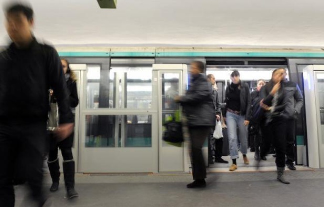 Les premiers pas de la vaste réforme des tarifs des transports en commun en Ile-de-France, voulue par la majorité régionale de gauche, vont être présentés lors du conseil d'administration du Stif du 11 juillet prochain, a annoncé lundi le vice-président en charge des transports Pierre Serne. Les premiers pas de la vaste réforme des tarifs des transports en commun en Ile-de-France, voulue par la majorité régionale de gauche, vont être présentés lors du conseil d'administration du Stif du 11 juillet prochain, a annoncé lundi le vice-président en charge des transports Pierre Serne.
