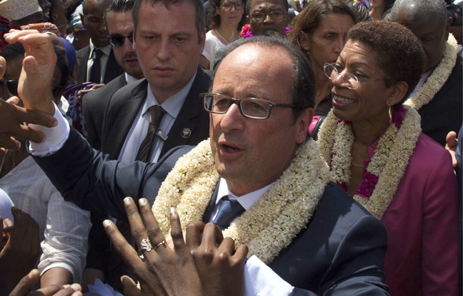 Francois Hollande et George Pau-Langevin, le 22 août 2014, à Mayotte. Francois Hollande et George Pau-Langevin, le 22 août 2014, à Mayotte.