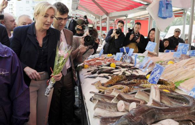 Marine Le Pen en déplacement à Nice (Alpes-Maritimes), le 31 mars 2012. Marine Le Pen en déplacement à Nice (Alpes-Maritimes), le 31 mars 2012.