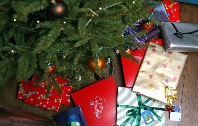 Des cadeaux de Noël sous le sapin Des cadeaux de Noël sous le sapin