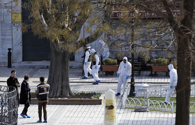 Istanbul après un attentat suicide le 12 janvier 2016. Istanbul après un attentat suicide le 12 janvier 2016.