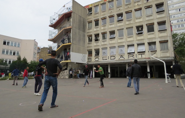 Plus de 500 réfugiés, issus de quatorze nationalités différentes, vivaient jusqu'en juillet dernier, dans l'ancien lycée Jean-Quarré dans le 19e arrondissement. Plus de 500 réfugiés, issus de quatorze nationalités différentes, vivaient jusqu'en juillet dernier, dans l'ancien lycée Jean-Quarré dans le 19e arrondissement.