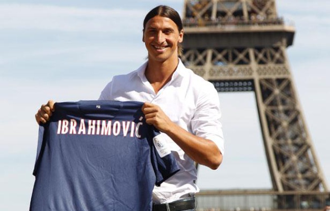 Le nouvel attaquant du PSG, Zlatan Ibrahimovic, lors de sa présentation à Paris le 18 juillet 2012. Le nouvel attaquant du PSG, Zlatan Ibrahimovic, lors de sa présentation à Paris le 18 juillet 2012.