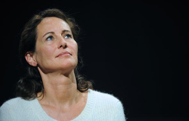 Ségolène Royal, lors de l'assemblée générale de Désirs d'avenir, le 28 mars 2009 au théâtre Dejazet, à Paris. Ségolène Royal, lors de l'assemblée générale de Désirs d'avenir, le 28 mars 2009 au théâtre Dejazet, à Paris.