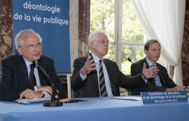 Le "moment du passage à l'acte est venu" en matière de limitation du cumul des mandats, a estimé jeudi l'ancien Premier ministre socialiste, Lionel Jospin, qui a installé mercredi la commission qu'il préside sur la rénovation et la déontologie de la vie politique. Le "moment du passage à l'acte est venu" en matière de limitation du cumul des mandats, a estimé jeudi l'ancien Premier ministre socialiste, Lionel Jospin, qui a installé mercredi la commission qu'il préside sur la rénovation et la déontologie de la vie politique.