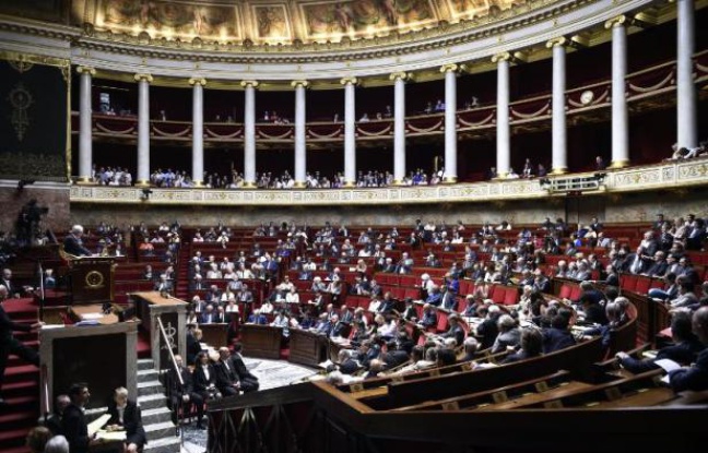 Les députés assistent à une session parlementaire le 23 juillet 2014 à l'Assemblée nationale Les députés assistent à une session parlementaire le 23 juillet 2014 à l'Assemblée nationale