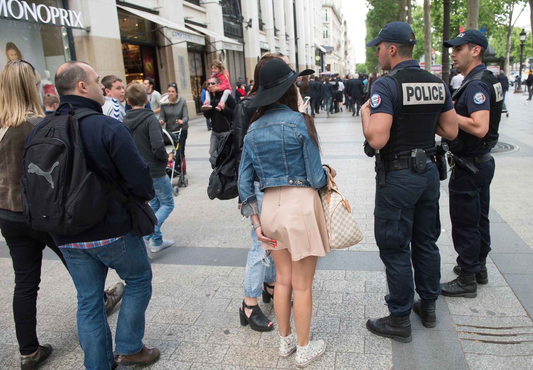 touristes sous escorte policiere marseille touristes sous escorte policiere marseille
