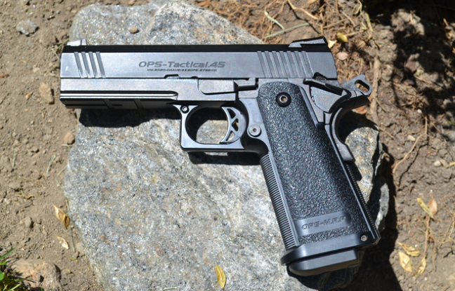 Pistolet airsoft. Illustration. Pistolet airsoft. Illustration.