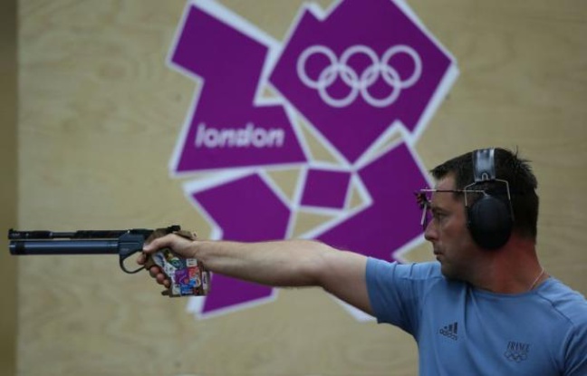 Franck Dumoulin, champion olympique à Sydney-2000, a manqué samedi la finale du tir au pistolet à 10 m des JO de Londres, comme à Athènes-2004 et Pékin-2008, terminant 18e des qualifications remportées par le Sud-coréen Jongoh Jin devant le Chinois Wei Pang Franck Dumoulin, champion olympique à Sydney-2000, a manqué samedi la finale du tir au pistolet à 10 m des JO de Londres, comme à Athènes-2004 et Pékin-2008, terminant 18e des qualifications remportées par le Sud-coréen Jongoh Jin devant le Chinois Wei Pang