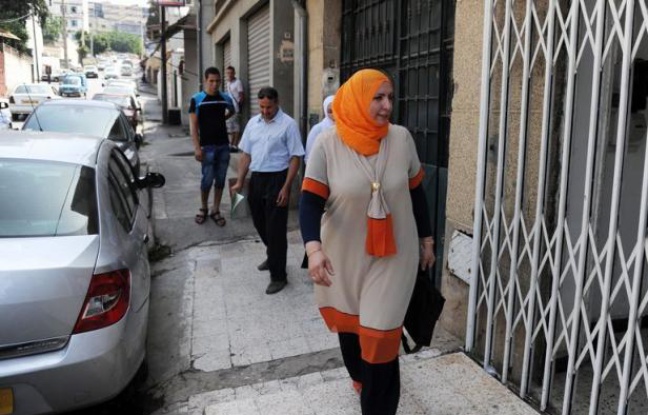 L'avocate algérienne du père de Mohamed Merah a déclaré jeudi qu'elle ne remettrait pas "pour le moment" à la justice française les deux vidéos qui auraient été tournées par le tueur, après le tollé provoqué par la diffusion d'enregistrements sonores par la chaîne TF1. L'avocate algérienne du père de Mohamed Merah a déclaré jeudi qu'elle ne remettrait pas "pour le moment" à la justice française les deux vidéos qui auraient été tournées par le tueur, après le tollé provoqué par la diffusion d'enregistrements sonores par la chaîne TF1.