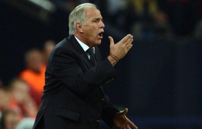 René Girard, l'entraîneur de Montpellier, le 3 octobre 2012, à Gelsenkirchen. René Girard, l'entraîneur de Montpellier, le 3 octobre 2012, à Gelsenkirchen.