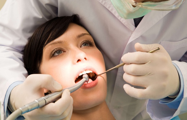Illustration d'une consultation chez le dentiste. Illustration d'une consultation chez le dentiste.
