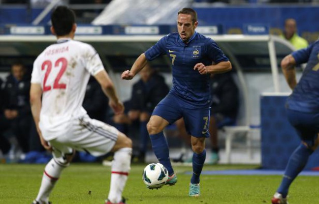 L'attaquant de l'équipe de France, Franck Ribéry, lors du match contre le Japon, le 12 octobre 2012 au Stade de France. L'attaquant de l'équipe de France, Franck Ribéry, lors du match contre le Japon, le 12 octobre 2012 au Stade de France.