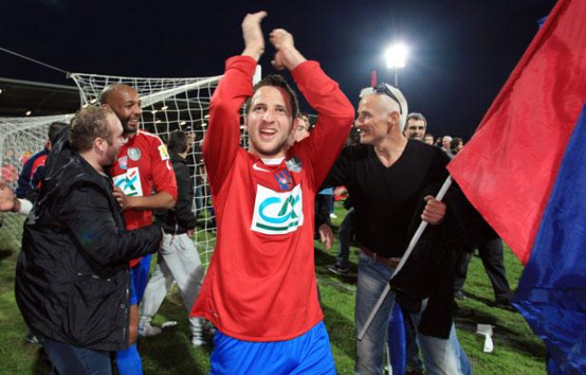 Les joueurs du Gazélec Ajaccio après leur victoire contre Montpellier en Coupe de France, le 21 mars 2012. Les joueurs du Gazélec Ajaccio après leur victoire contre Montpellier en Coupe de France, le 21 mars 2012.