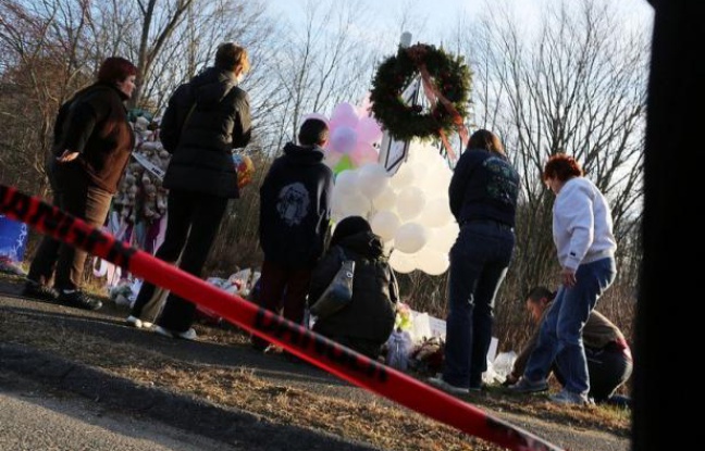La plupart des victimes de la tuerie de l'école de Newtown (Connecticut, nord-est) vendredi étaient des élèves de CP, tués de plusieurs balles avec un fusil d'assaut, a déclaré le médecin légiste en charge de l'affaire lors d'une conférence de presse samedi. La plupart des victimes de la tuerie de l'école de Newtown (Connecticut, nord-est) vendredi étaient des élèves de CP, tués de plusieurs balles avec un fusil d'assaut, a déclaré le médecin légiste en charge de l'affaire lors d'une conférence de presse samedi.
