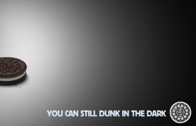 Une publicité pour les biscuits Oreo lancée lors du Super Bowl du 3 février 2013. Une publicité pour les biscuits Oreo lancée lors du Super Bowl du 3 février 2013.