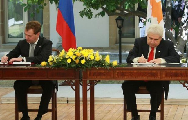 La République de Chypre, touchée par une grave crise économique, a demandé à la Russie un prêt de cinq milliards d'euros, a indiqué vendredi le ministre russe des Finances, Anton Silouanov. La République de Chypre, touchée par une grave crise économique, a demandé à la Russie un prêt de cinq milliards d'euros, a indiqué vendredi le ministre russe des Finances, Anton Silouanov.
