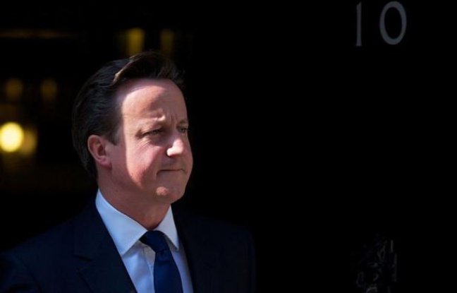Le Premier ministre britannique David Cameron, son ministre des Finances George Osborne et le gouverneur de la Banque d'Angleterre Mervyn King ont tenu lundi après-midi une réunion consacrée à la crise de la zone euro Le Premier ministre britannique David Cameron, son ministre des Finances George Osborne et le gouverneur de la Banque d'Angleterre Mervyn King ont tenu lundi après-midi une réunion consacrée à la crise de la zone euro