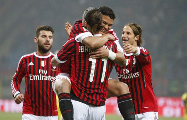 Thiago Silva dans les bras de Zlatan Ibrahimovic, au stade San Siro à Milan, le 27 novembre 2011. Thiago Silva dans les bras de Zlatan Ibrahimovic, au stade San Siro à Milan, le 27 novembre 2011.