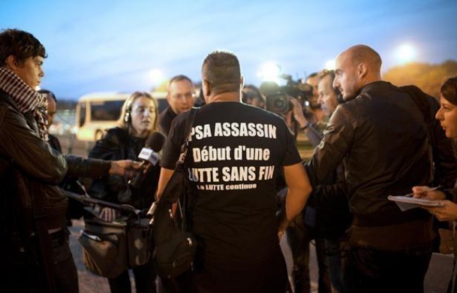 Les ouvriers de PSA Peugeot-Citroën affluaient mardi matin à l'usine d'Aulnay-sous-Bois, doutant qu'un rapport sur le groupe, qui doit être publié dans la matinée, "changera quoi que ce soit" à la fermeture prévue de leur usine. Les ouvriers de PSA Peugeot-Citroën affluaient mardi matin à l'usine d'Aulnay-sous-Bois, doutant qu'un rapport sur le groupe, qui doit être publié dans la matinée, "changera quoi que ce soit" à la fermeture prévue de leur usine.