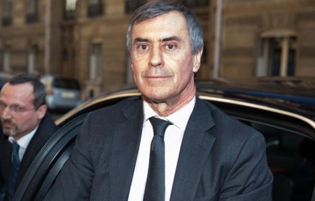 L'ancien ministre français du Budget Jérôme Cahuzac a cherché à placer 15 millions d'euros en Suisse en 2009, affirme dimanche la télévision publique suisse (RTS). L'ancien ministre français du Budget Jérôme Cahuzac a cherché à placer 15 millions d'euros en Suisse en 2009, affirme dimanche la télévision publique suisse (RTS).