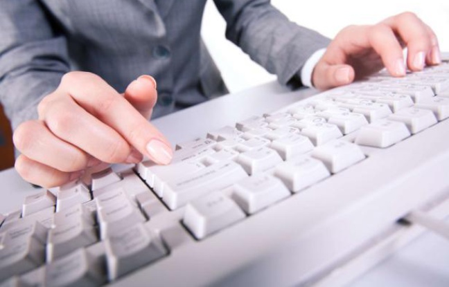 Un clavier d'ordinateur. Un clavier d'ordinateur.