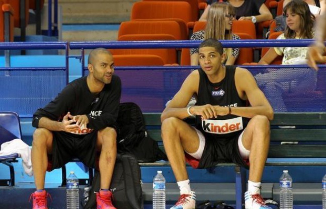 Loin du tumulte du handball, loin aussi de l'effervescence de la saison dernière où les arrivées de Tony Parker et Nicolas Batum avaient alimenté le buzz, le Championnat de France de basket reprend sans beaucoup de bruit vendredi malgré quelques grandes nouveautés. Loin du tumulte du handball, loin aussi de l'effervescence de la saison dernière où les arrivées de Tony Parker et Nicolas Batum avaient alimenté le buzz, le Championnat de France de basket reprend sans beaucoup de bruit vendredi malgré quelques grandes nouveautés.