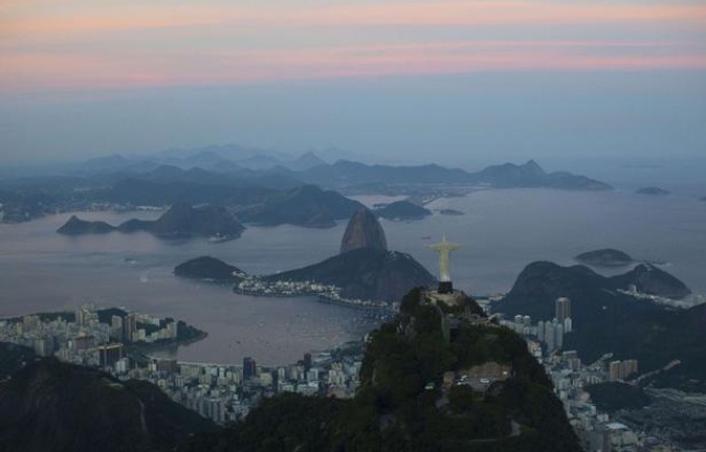 Coucher de soleil sur la baie de Rio de Janeiro, au Brésil, le 10 mai 2012. Coucher de soleil sur la baie de Rio de Janeiro, au Brésil, le 10 mai 2012.