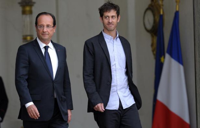 François Hollande et Roméo Langlois à l'Elysée, le 1er juin 2012. François Hollande et Roméo Langlois à l'Elysée, le 1er juin 2012.