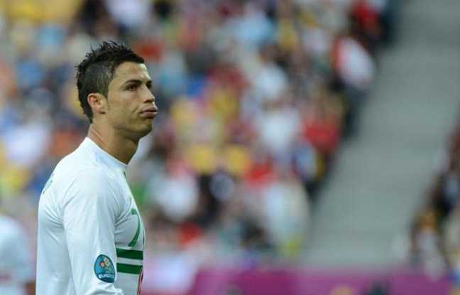 Le Portugais Cristiano Ronaldo, le 13 juin 2012, à Lviv. Le Portugais Cristiano Ronaldo, le 13 juin 2012, à Lviv.